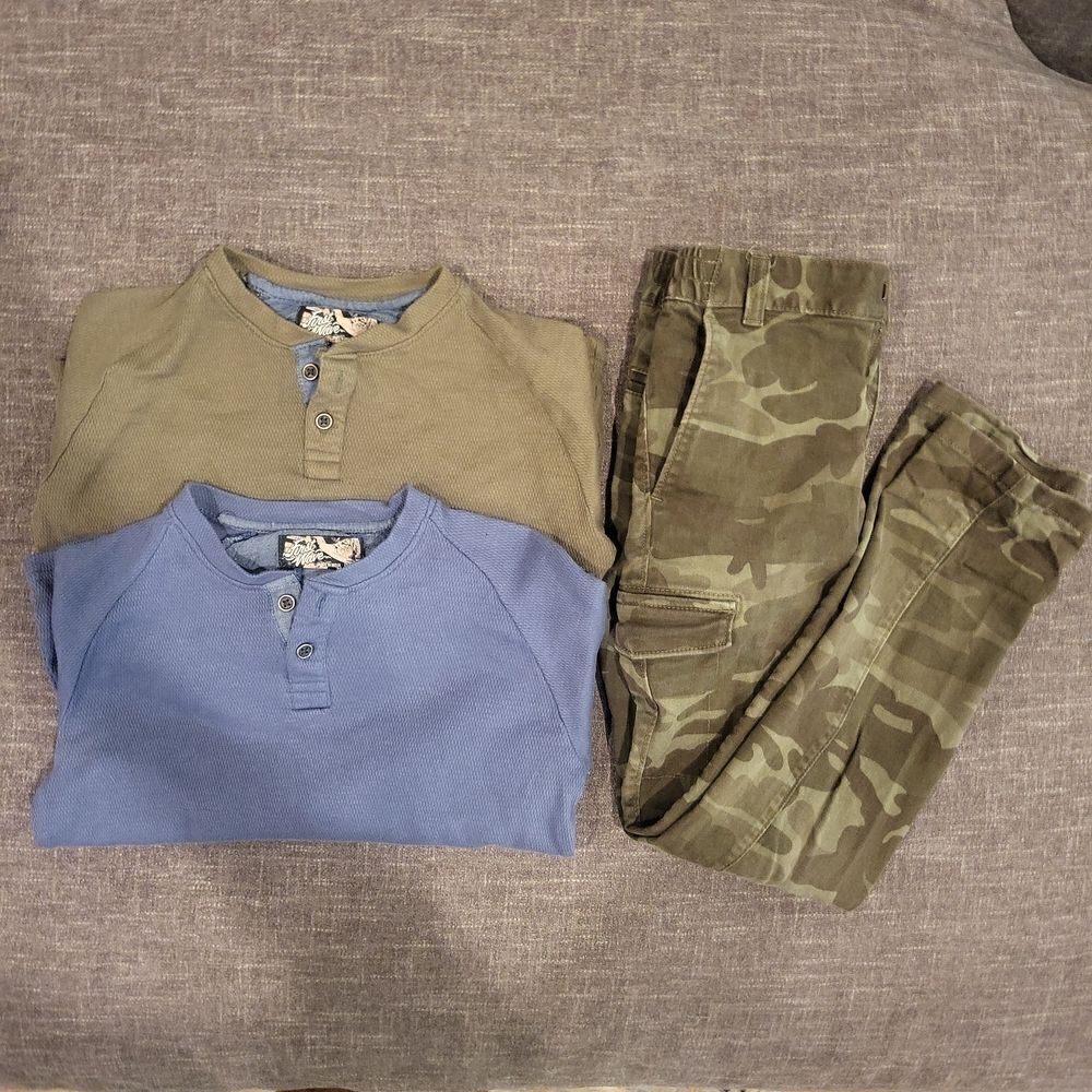 BUNDLED 2 Long Sleeve shirts and 1 pair of camo jeans (3 items total)